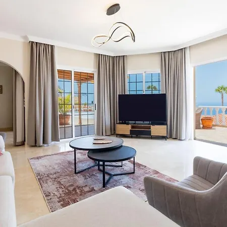 With Views And Heated Pool Casa vacanze Puerto de Santiago (Tenerife)