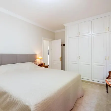 With Views And Heated Pool Hébergement de vacances