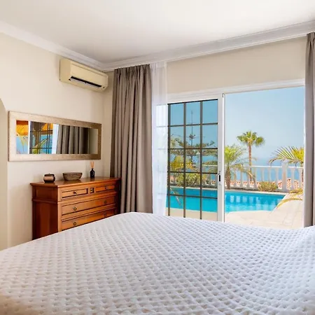 With Views And Heated Pool Holiday home *